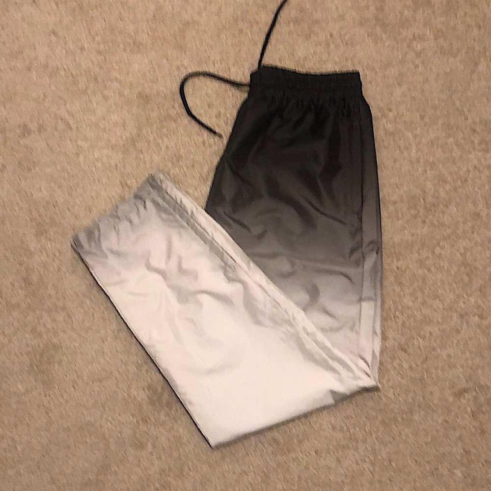 Black and white American stitch sweatpants.